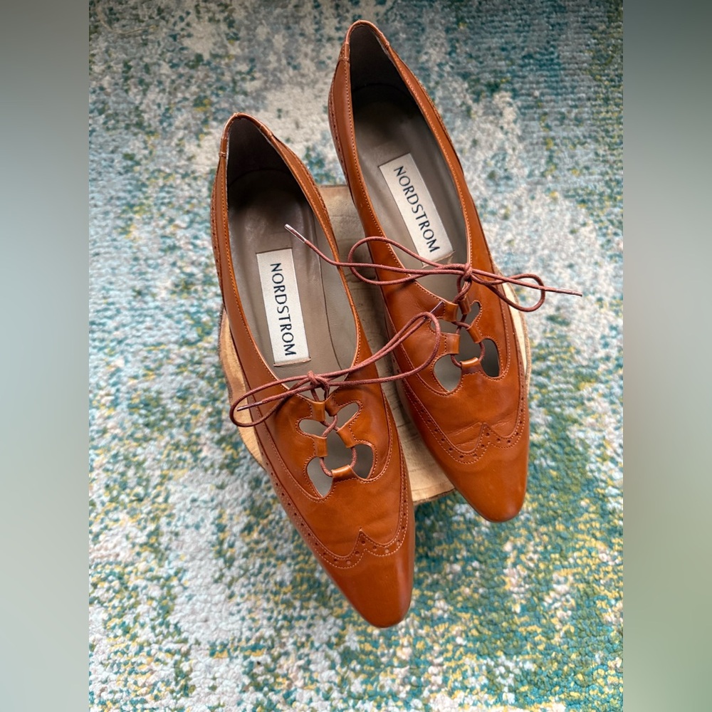 NOS Nordstrom Made in Italy leather lace up kitten loafer heels, size 8N
